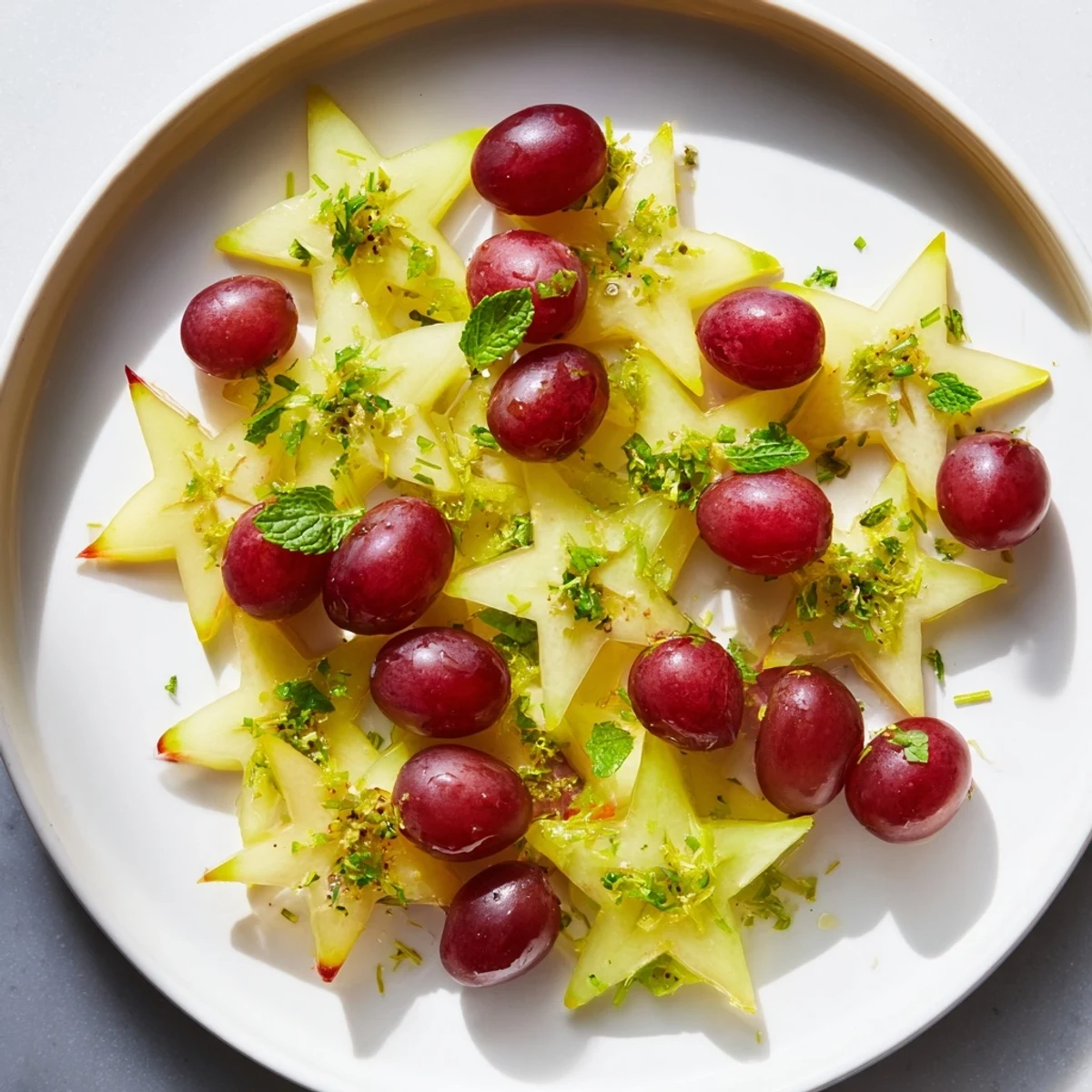 Vibrant sliced starfruit and grapes, a light and refreshing brunch fruit garnish, ready to eat.
