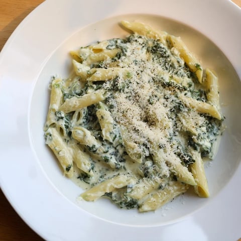 Creamy cottage cheese spinach pasta, perfectly coated with a silky sauce, ready to serve!